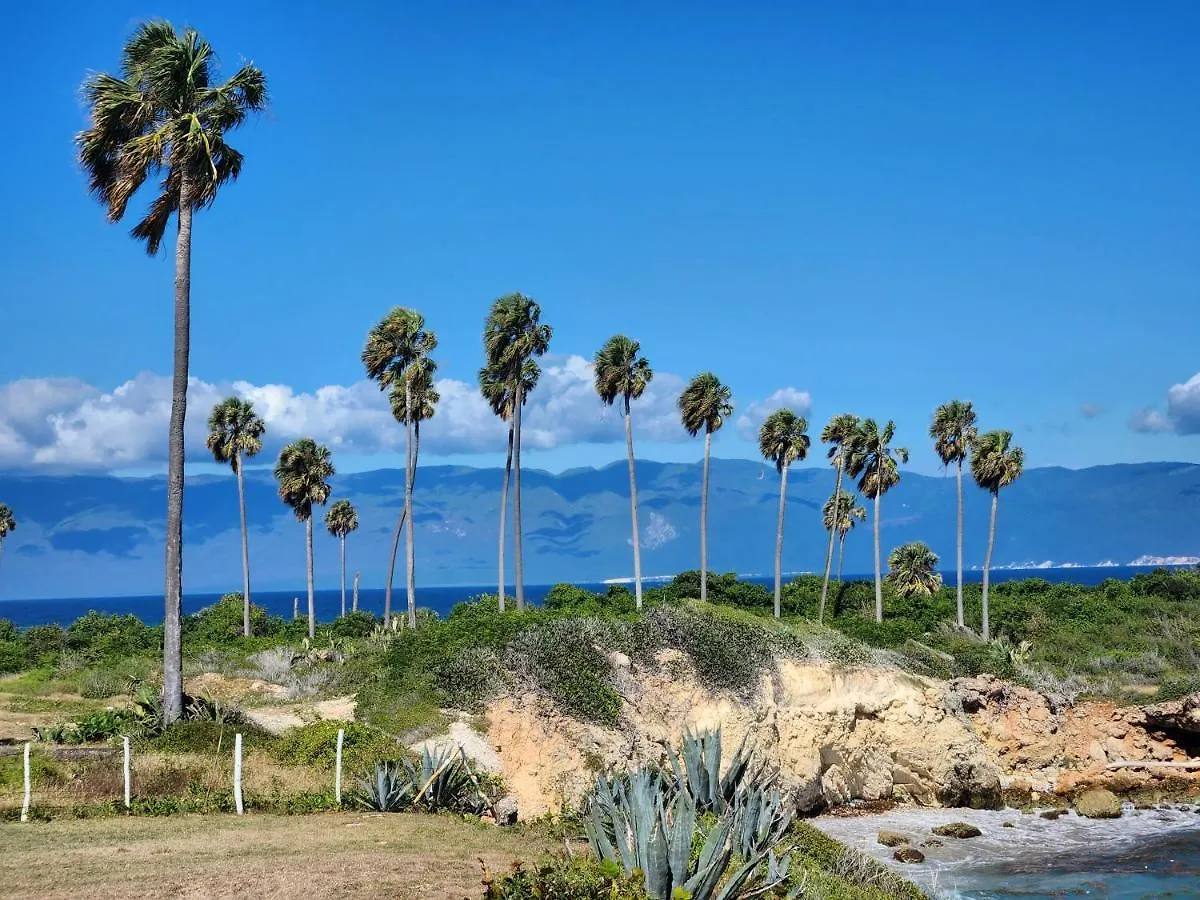 Beachfront Apartment, Quiet 4 Beds, 1 Bath, Ac, Wi-Fi, Hot Water, In Paraiso Near Los Patos República Dominicana