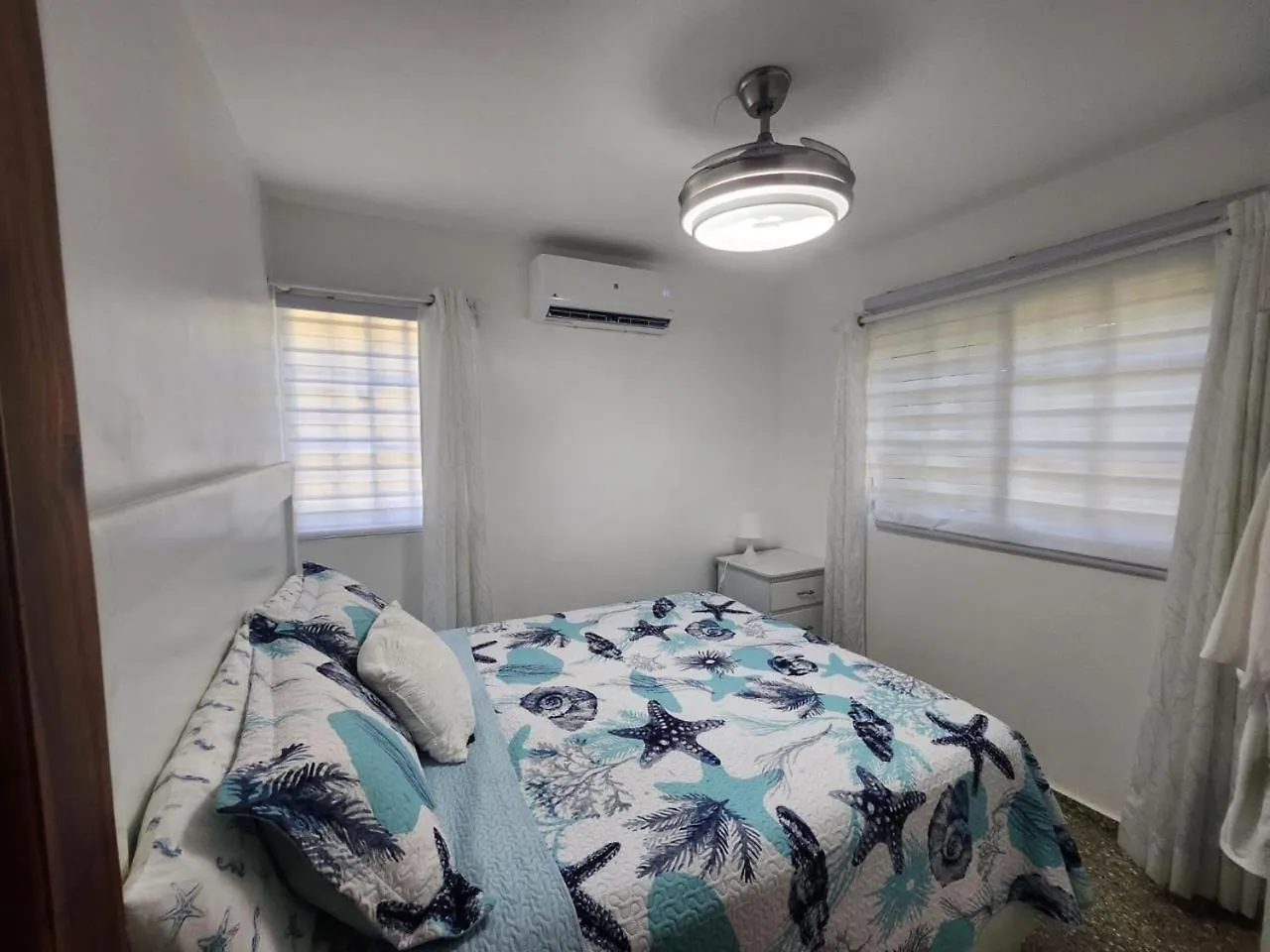 Beachfront Apartment, Quiet 4 Beds, 1 Bath, Ac, Wi-Fi, Hot Water, In Paraiso Near Los Patos 0*, Paraíso